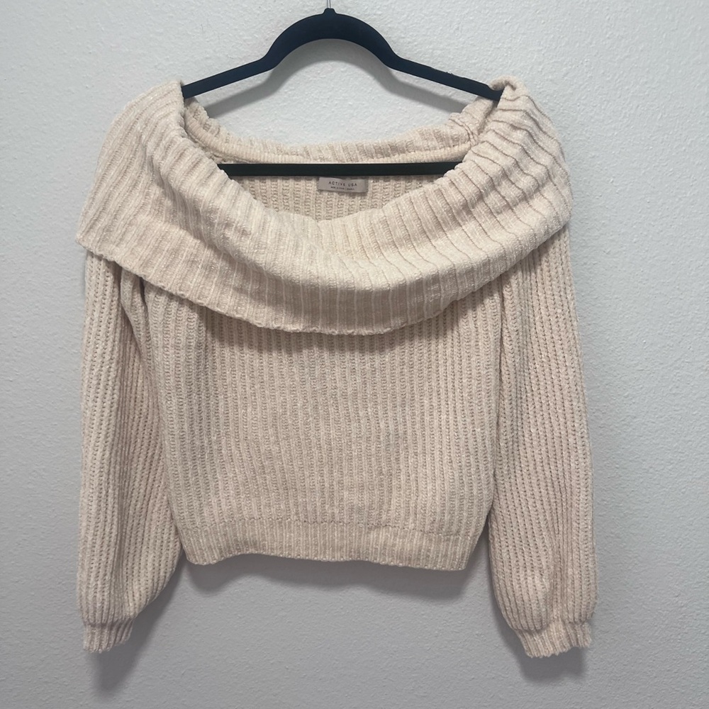 Active USA Cream Off The Shoulder Sweater Size Small